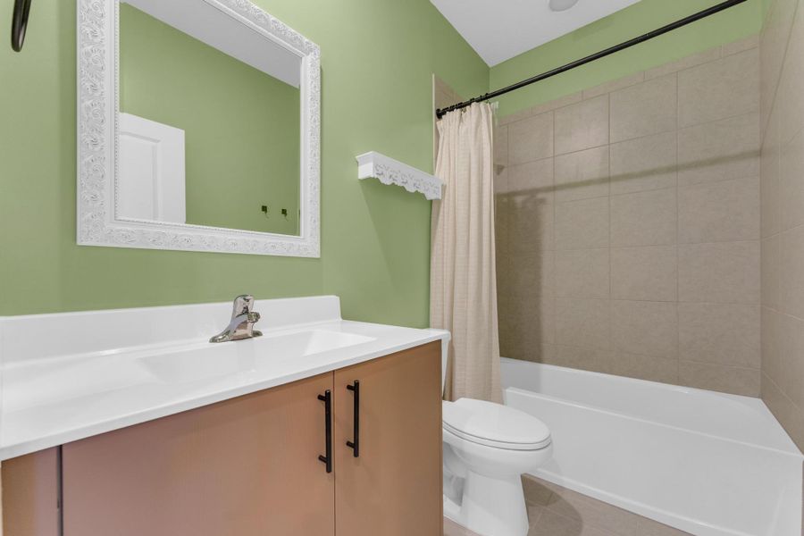 Furnished interior view inside a new home in , Coral Springs (Image 12).