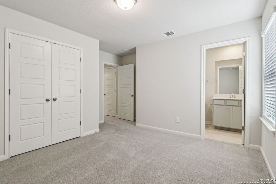 Spacious, unfurnished interior of a new home in Arcadia Ridge - Premier Series, San Antonio (Image 32).