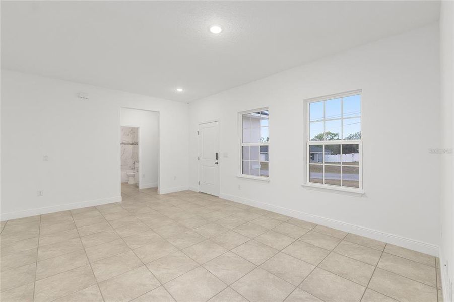 Spacious, unfurnished interior of a new home in , Citrus Springs (Image 31).