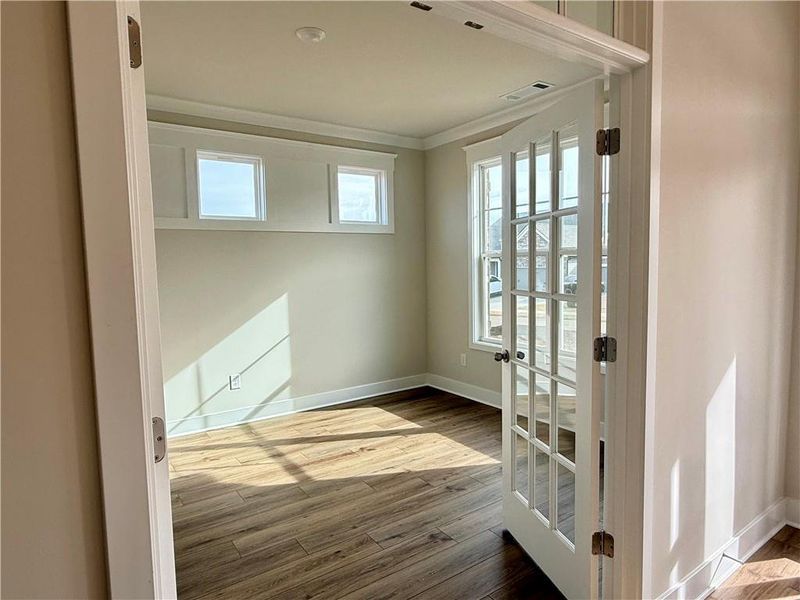 Spacious, unfurnished interior of a new home in Ponderosa Farms Manor, Gainesville (Image 24).