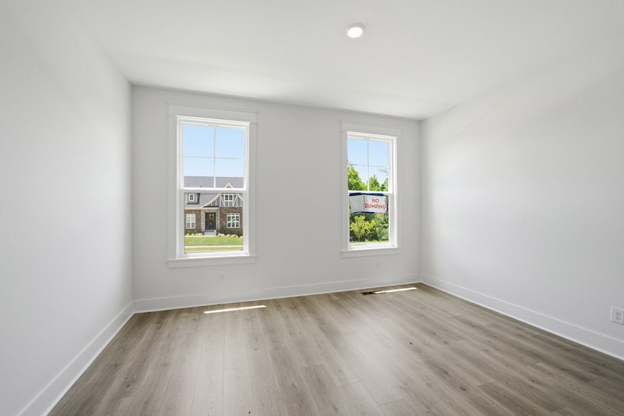 Spacious, unfurnished interior of a new home in Aden Woods, Fairview (Image 23).