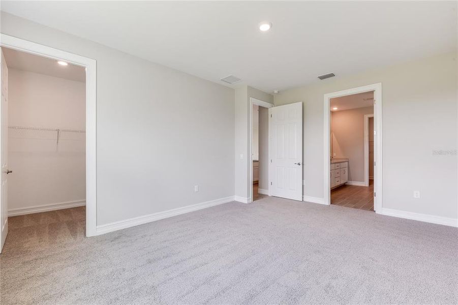 Spacious, unfurnished interior of a new home in Coral Lakes - Tradition & Express, Punta Gorda (Image 18).