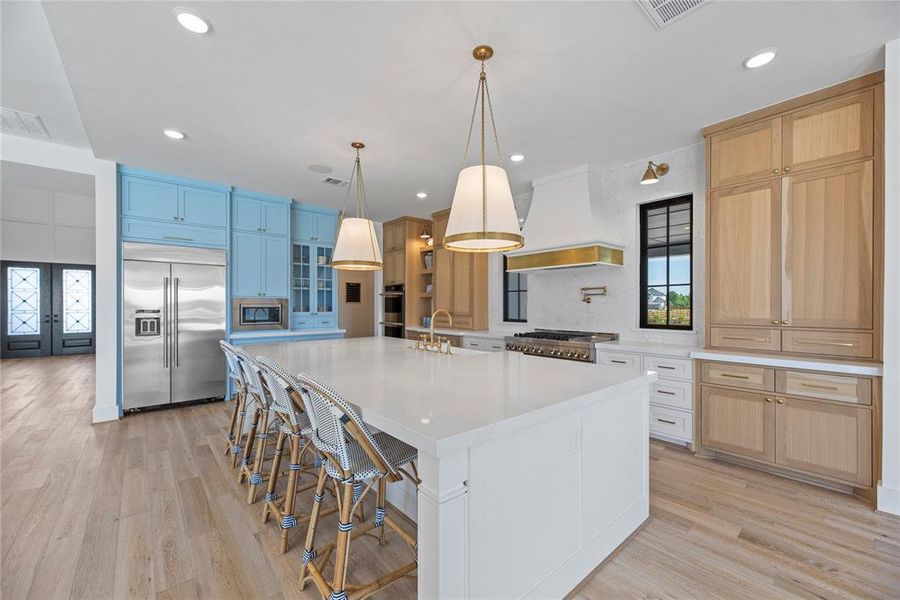 Are you inspired yet? How can you not be! The large island, gorgeous quartz counters, tons of cabinet storage, stainless steel appliances... this space has an amazing feel. Custom lighting even.