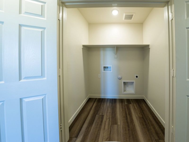 Spacious, unfurnished interior of a new home in Rancho Santa Rosa, Maricopa (Image 32).