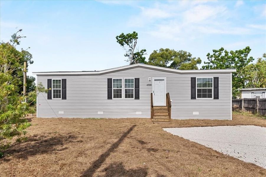 Exterior details and patio area of a home in , Holiday (Image 21).