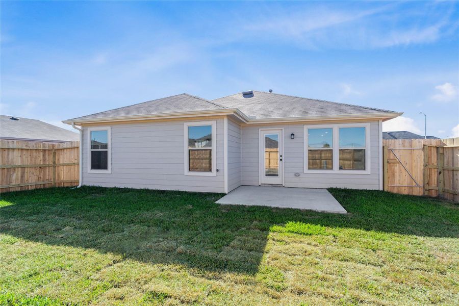 Exterior details and patio area of a home in Olympia Falls, Fresno (Image 3). Exterior details and patio area of a home in Olympia Falls, Fresno (Image 3).