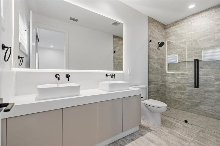 Furnished interior view inside a new home in , Montverde (Image 7).