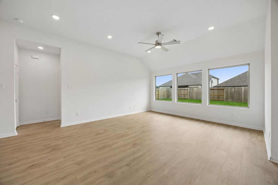 Spacious, unfurnished interior of a new home in Riviera Pines, Huffman (Image 18).