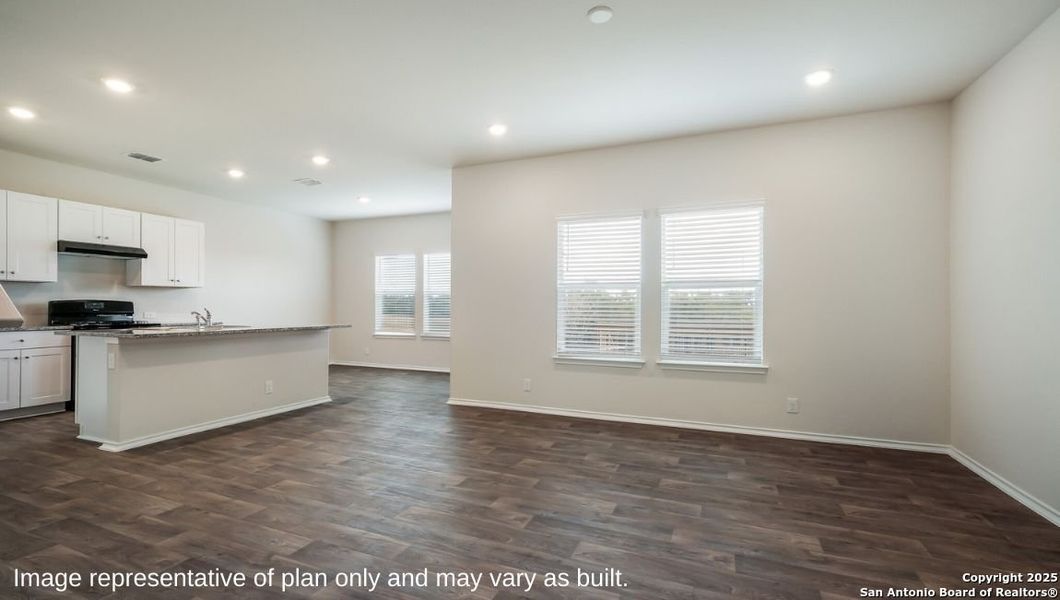 Spacious, unfurnished interior of a new home in Stonehill, San Antonio (Image 18).