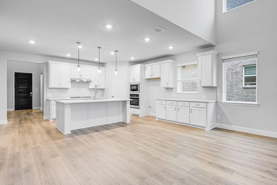 Spacious, unfurnished interior of a new home in Cross Creek Meadows 55s, Celina (Image 10).