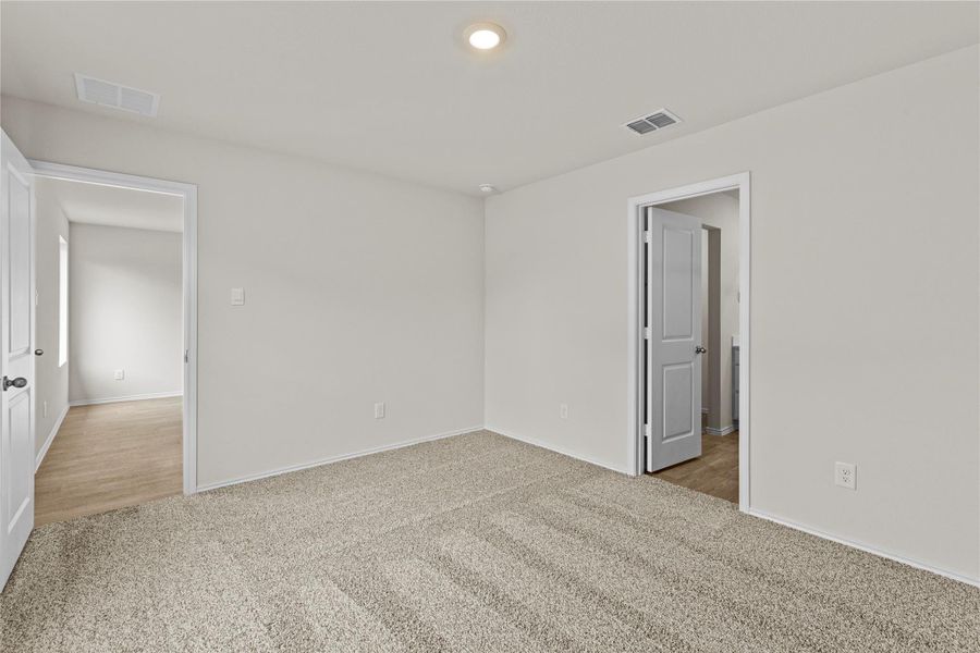 Spacious, unfurnished interior of a new home in Sunset Oaks, Maxwell (Image 14).