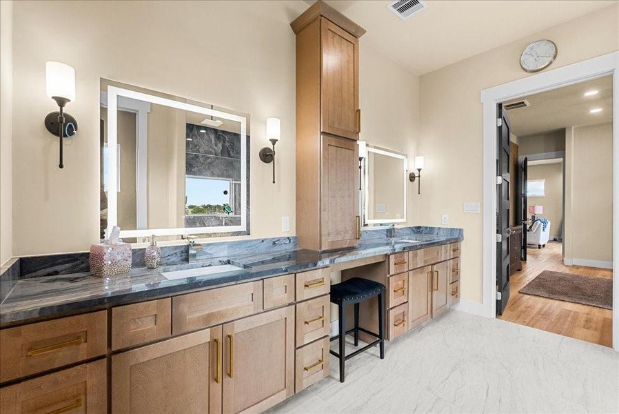 Furnished interior view inside a new home in , Kemah (Image 13).