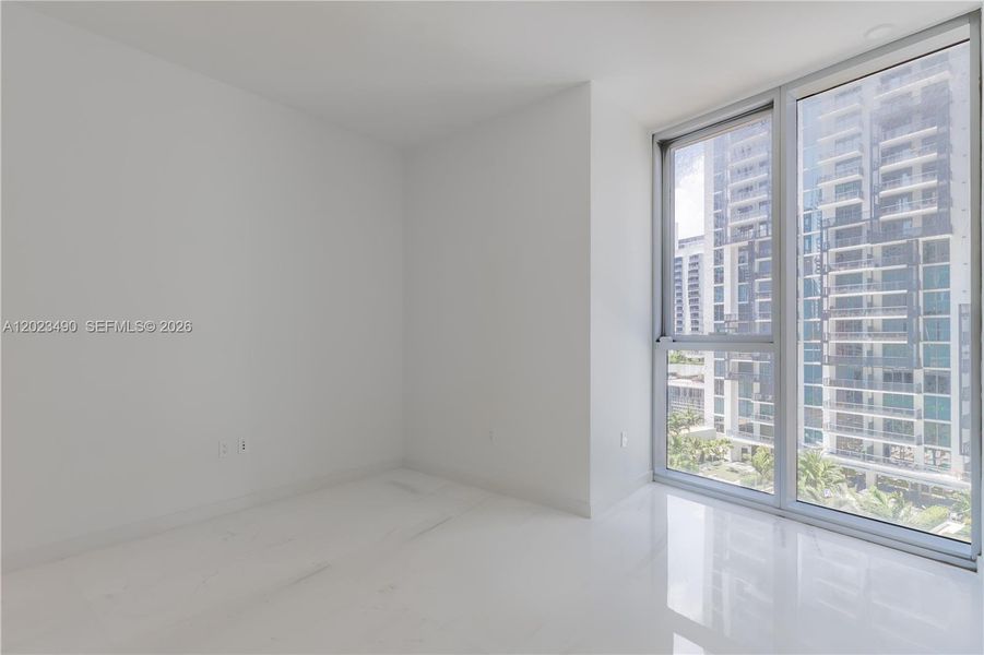 Spacious, unfurnished interior of a new home in Aston Martin Residences, Miami (Image 34).