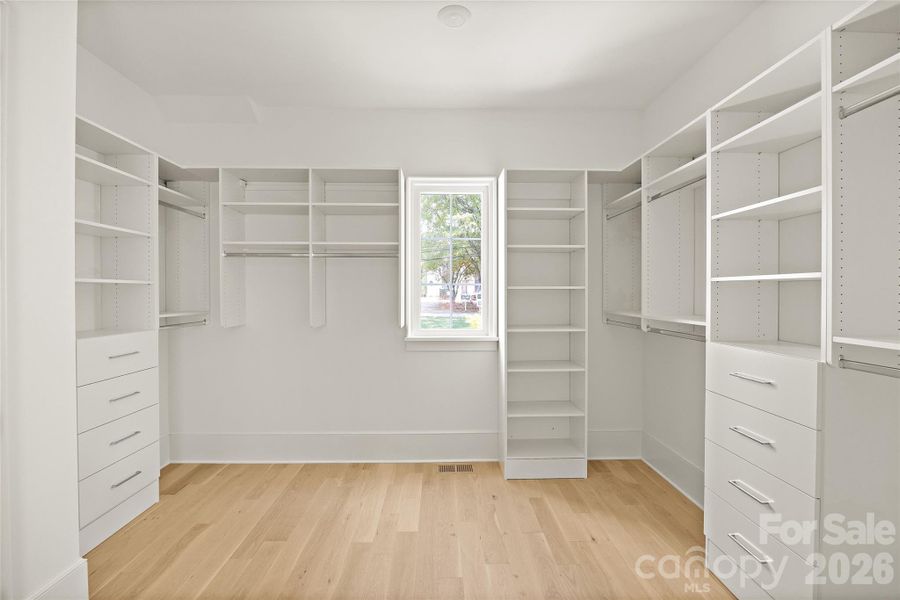 Spacious, unfurnished interior of a new home in , Charlotte (Image 25).