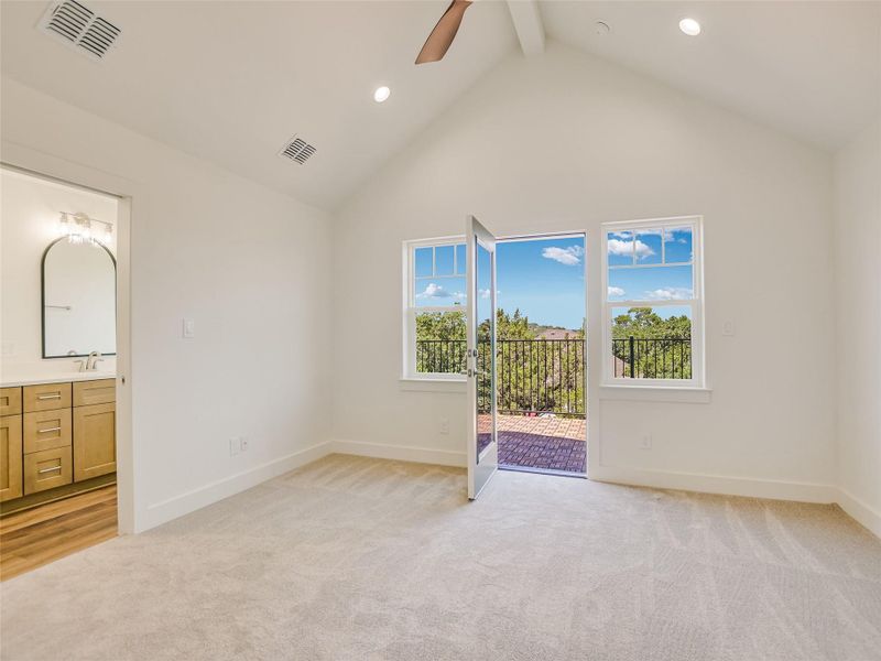 Spacious, unfurnished interior of a new home in , Wimberley (Image 19).