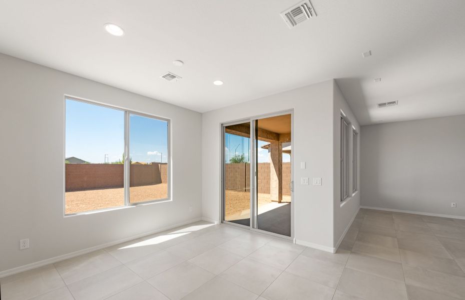 Spacious, unfurnished interior of a new home in Artisan at Asante, Surprise (Image 14).