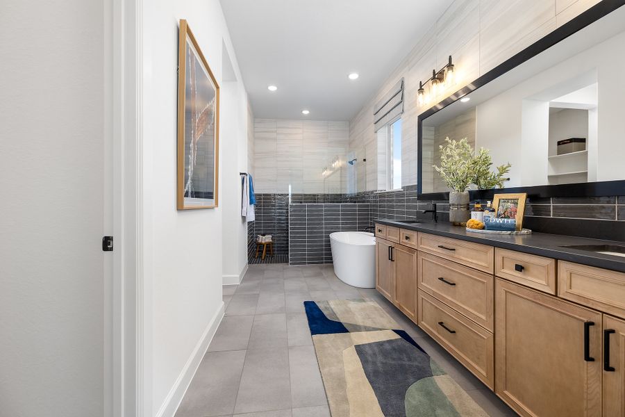 The Begonia - Owner's Bath