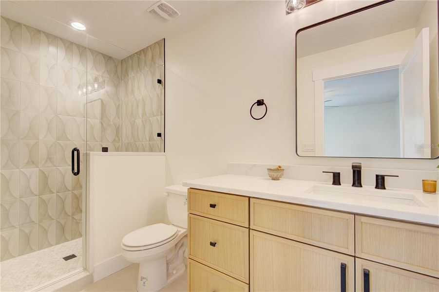 Furnished interior view inside a new home in , Mount Dora (Image 7).