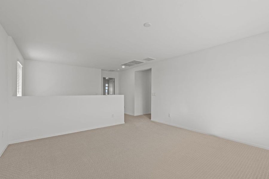 Spacious, unfurnished interior of a new home in Skyline Village Enclaves, San Tan Valley (Image 13).