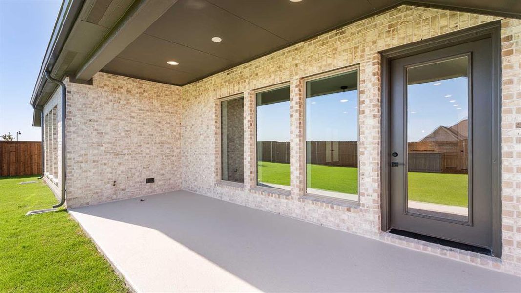 Exterior details and patio area of a home in Myrtle Creek 60', Waxahachie (Image 1).