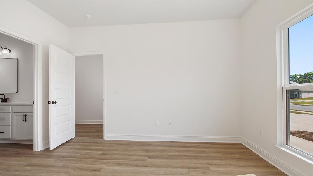 Spacious, unfurnished interior of a new home in Owl's Head Farms, Freeport (Image 37).