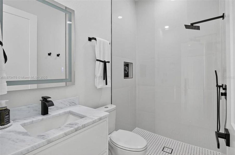 Furnished interior view inside a new home in , Cape Coral (Image 9).