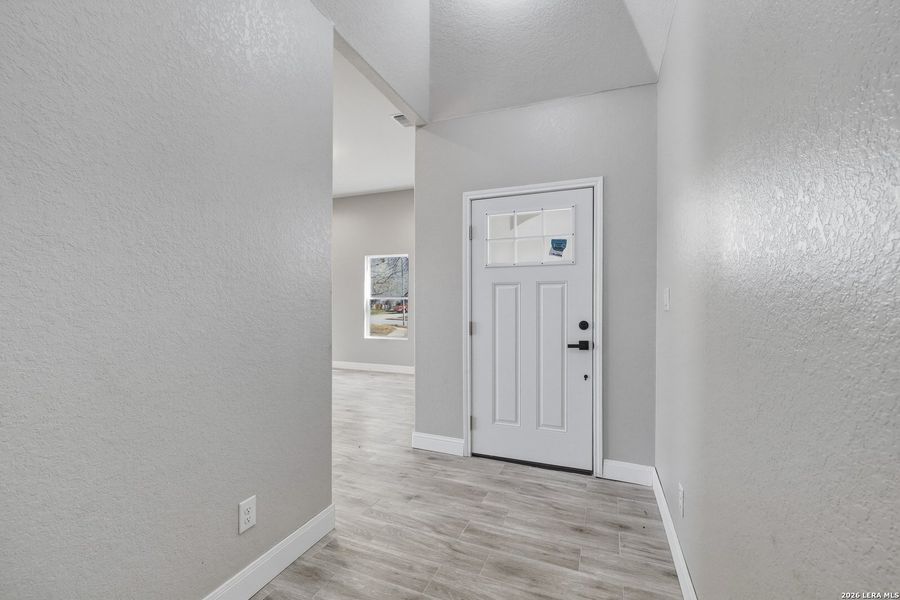 Spacious, unfurnished interior of a new home in , San Antonio (Image 13).