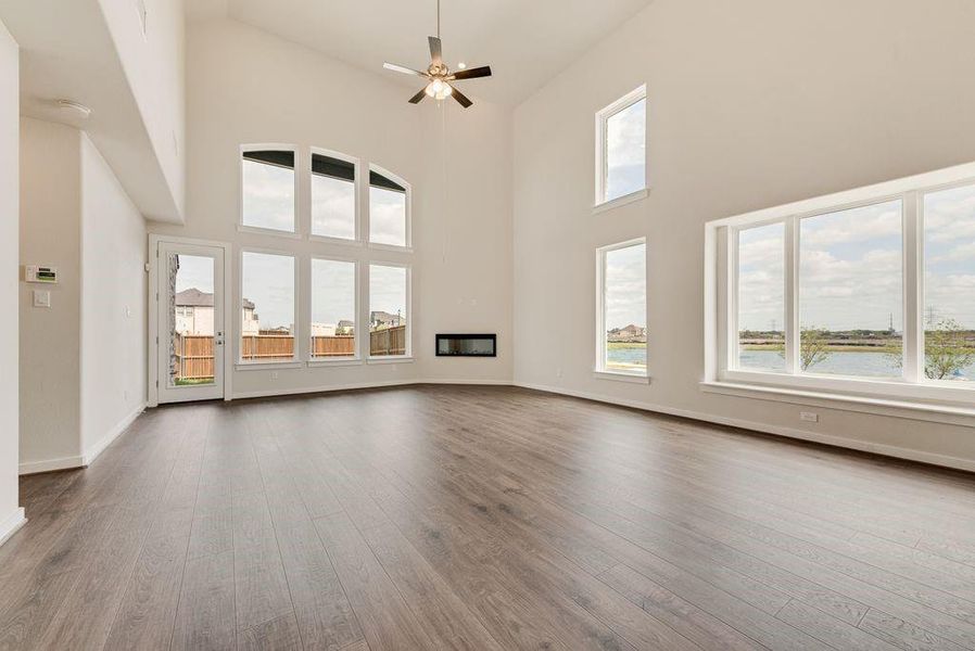 Spacious, unfurnished interior of a new home in Edgewater, Fate (Image 26).