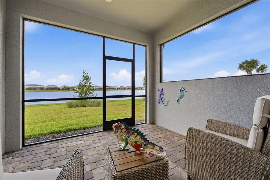 Exterior details and patio area of a home in , Bradenton (Image 4).
