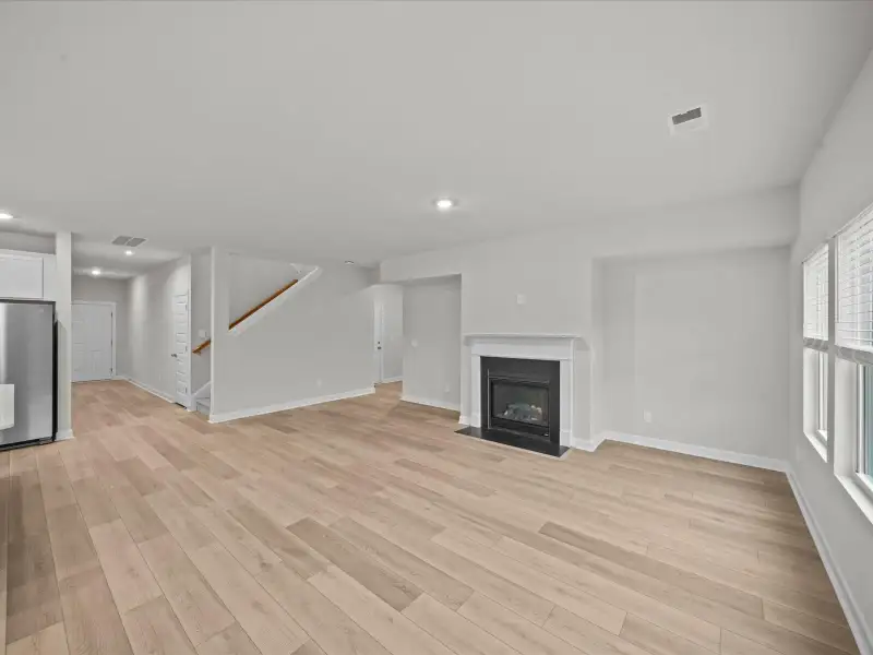 Spacious, unfurnished interior of a new home in Wexford Park, Fountain Inn (Image 11).