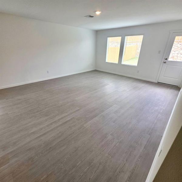Spacious, unfurnished interior of a new home in Hidden Meadows, Sherman (Image 4).