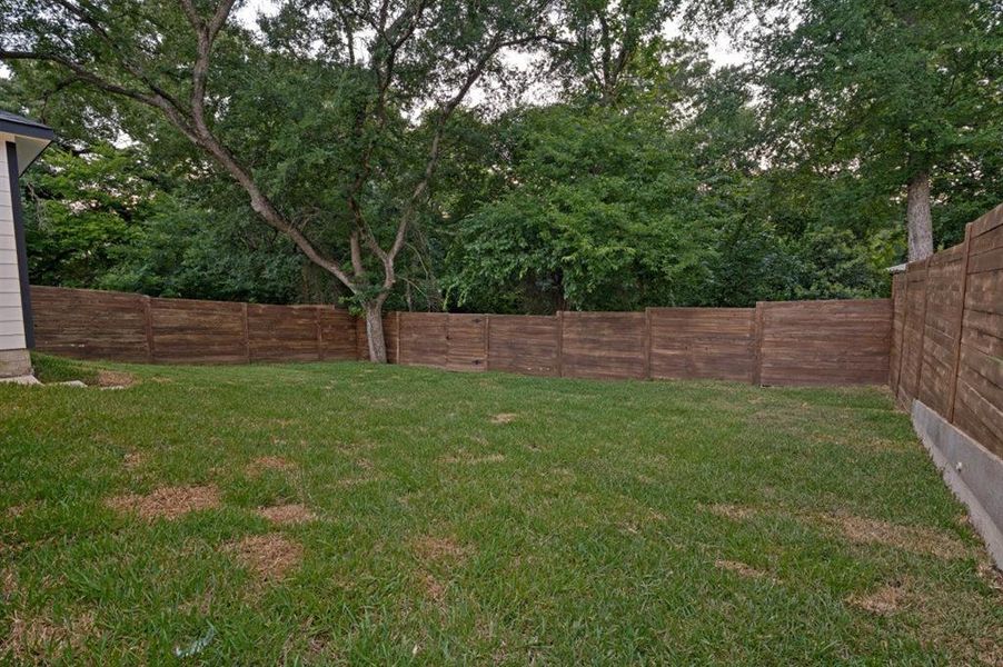 Exterior details and patio area of a home in , Seagoville (Image 25).