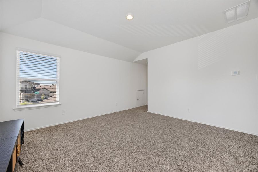 Spacious, unfurnished interior of a new home in , Houston (Image 20).