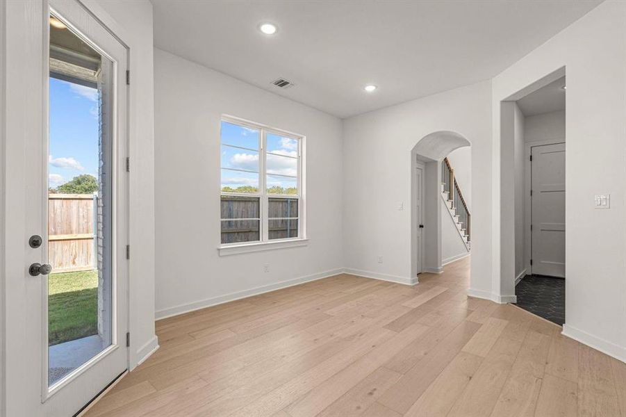 Spacious, unfurnished interior of a new home in , Aledo (Image 17).