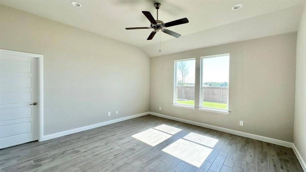 Spacious, unfurnished interior of a new home in Rock Creek Ranch, Fort Worth (Image 11). Spacious, unfurnished interior of a new home in Rock Creek Ranch, Fort Worth (Image 11).