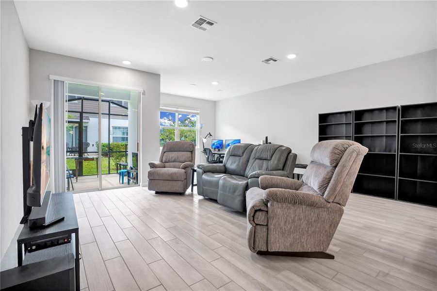 Furnished interior view inside a new home in , Oviedo (Image 10).