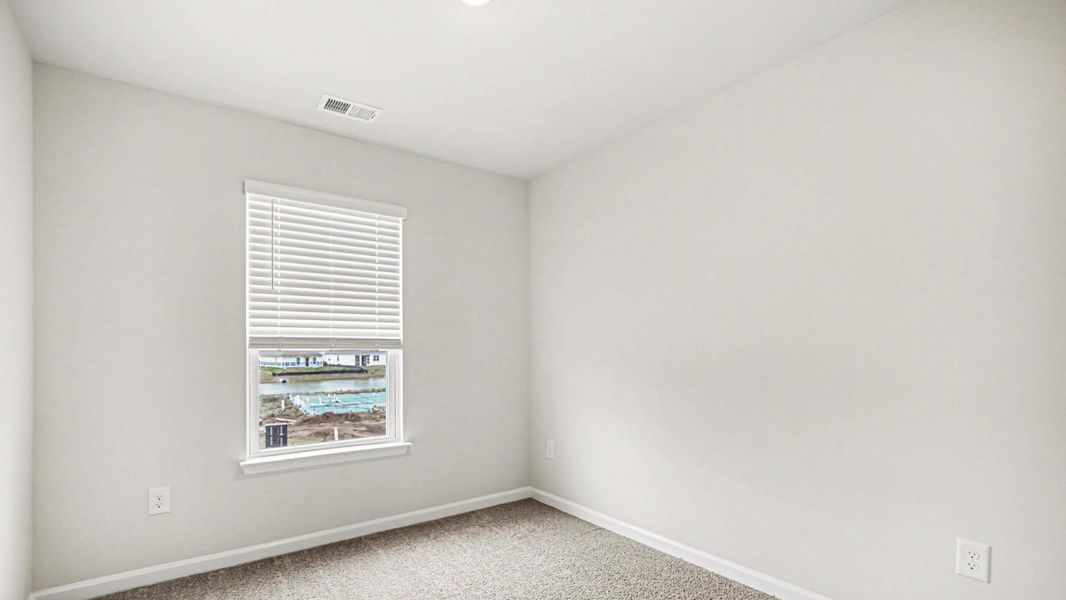 Spacious, unfurnished interior of a new home in Summerville, Darlington (Image 10).