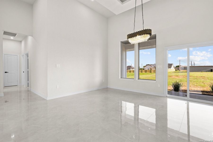 Spacious, unfurnished interior of a new home in , Atascosa (Image 24).