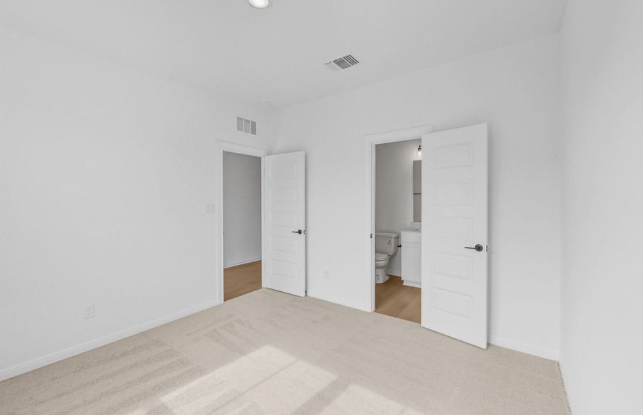 Spacious, unfurnished interior of a new home in Bluffview Reserve, Leander (Image 59).