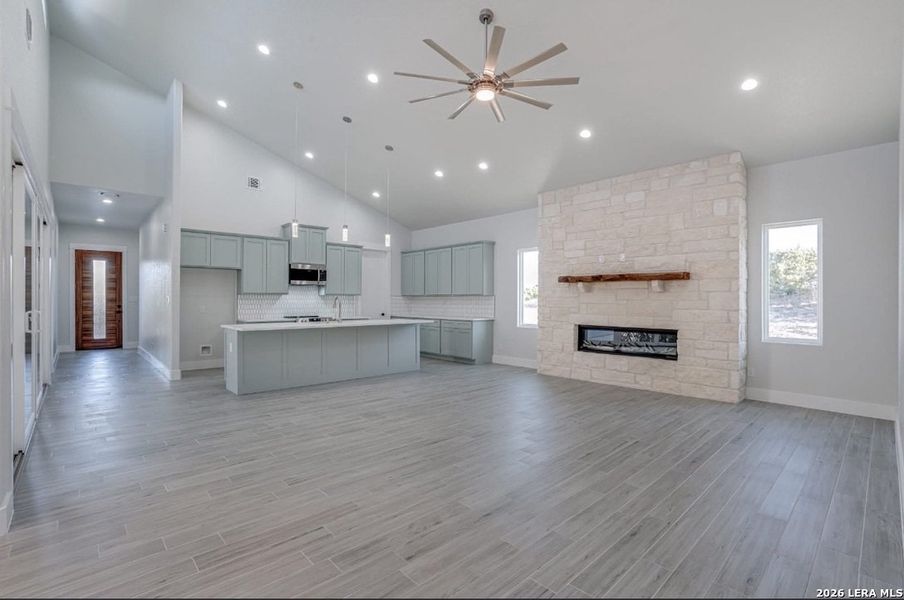 Spacious, unfurnished interior of a new home in , Selma (Image 10).