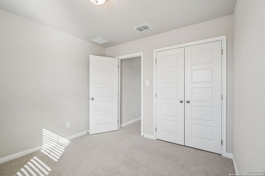 Spacious, unfurnished interior of a new home in Royal Crest, San Antonio (Image 17).