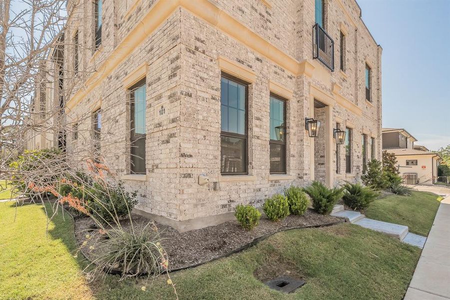 Exterior details and patio area of a home in Parkland, Fort Worth (Image 4). Exterior details and patio area of a home in Parkland, Fort Worth (Image 4).