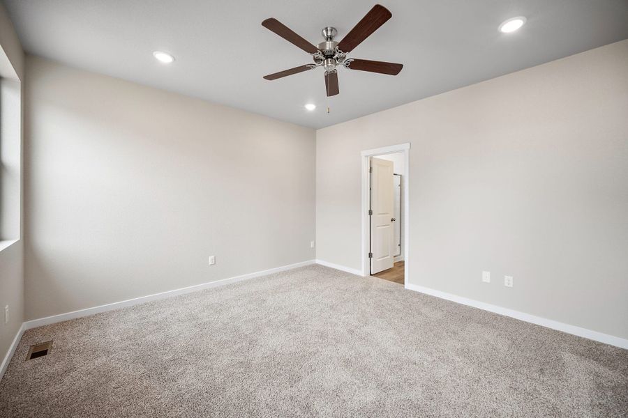 Spacious, unfurnished interior of a new home in Ridge at Lorson Ranch, Colorado Springs (Image 16).