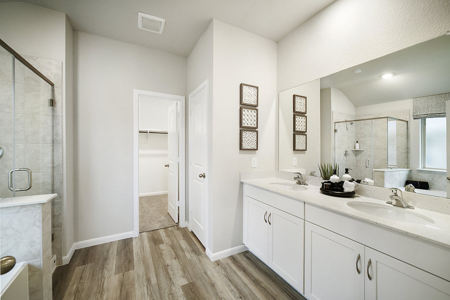 Representative furnished interior of a home built from the Teton by Beazer Homes in Sorella, Tomball (Image 7).