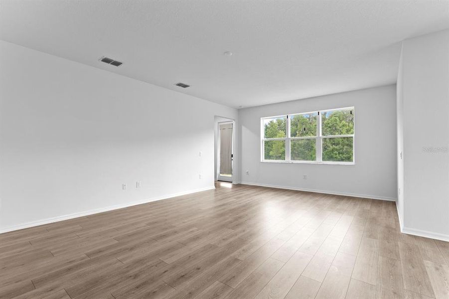 Spacious, unfurnished interior of a new home in , Tampa (Image 23).
