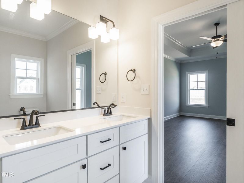 26 2374_WhelenDr PrimaryBath1