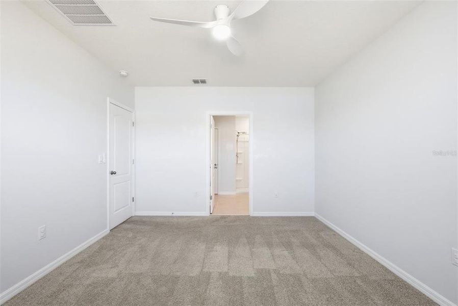 Spacious, unfurnished interior of a new home in , New Smyrna Beach (Image 13).
