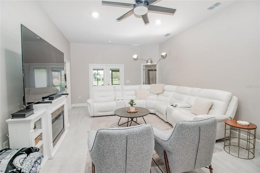 Furnished interior view inside a new home in , Auburndale (Image 4).