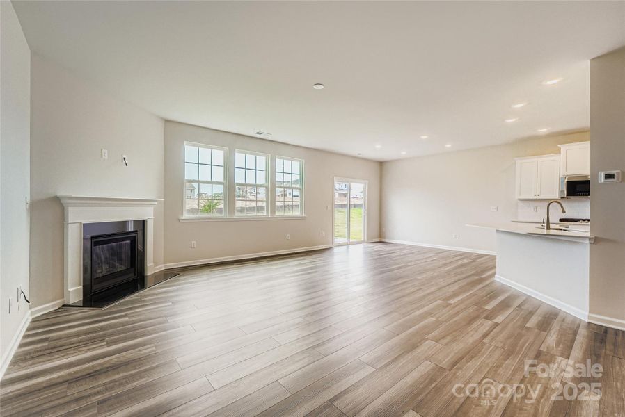 Living Room(example) Living Room(example)