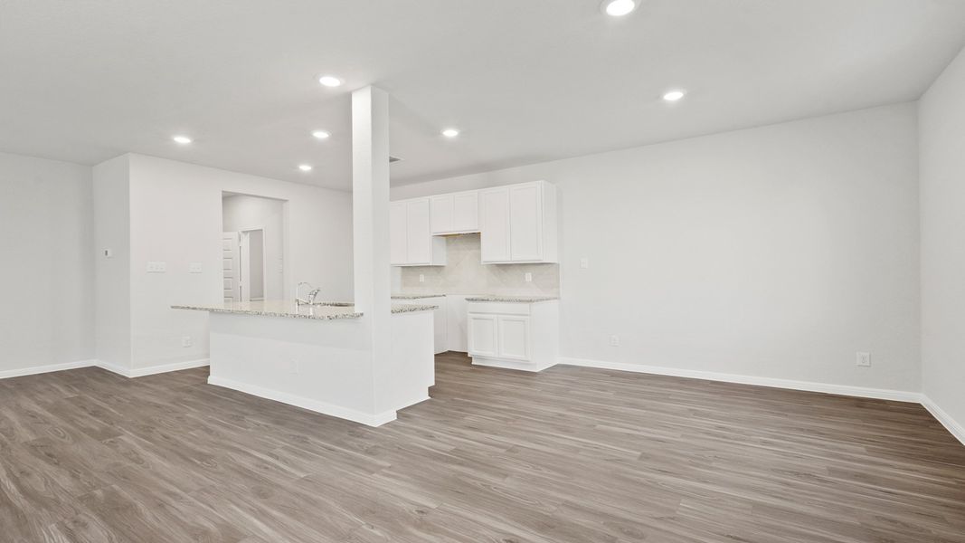 Spacious, unfurnished interior of a new home in Melissa Ranch, San Antonio (Image 14).